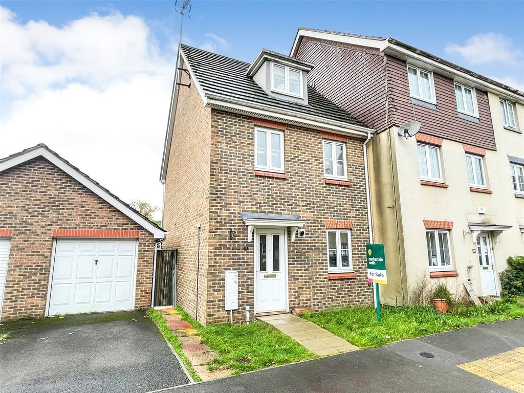 3 bed end terrace house for sale in Woodland Walk, Aldershot, Hampshire GU12 Zoopla