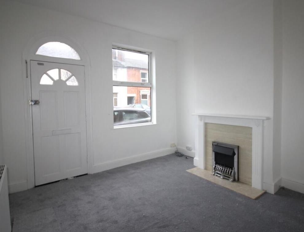 3 bed terraced house to rent in Wood Street, Kidderminster DY11, £925