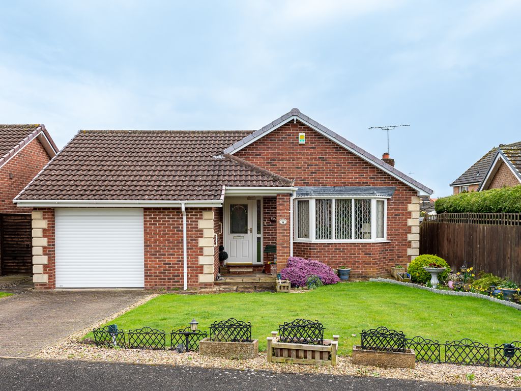 3 bed detached bungalow for sale in Stonefield Garth, Easingwold, York