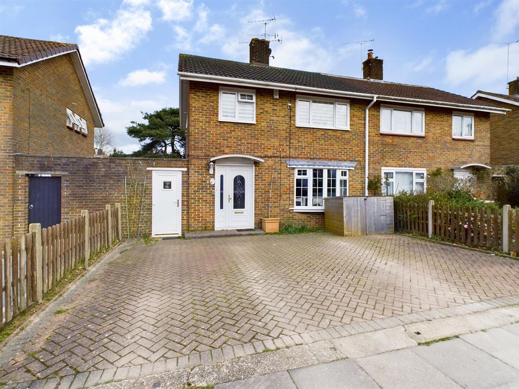 3 bed semidetached house for sale in Oxford Road, Crawley RH10, £