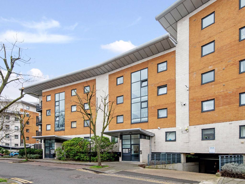 1 bed flat for sale in Fishguard Way, London E16 Zoopla