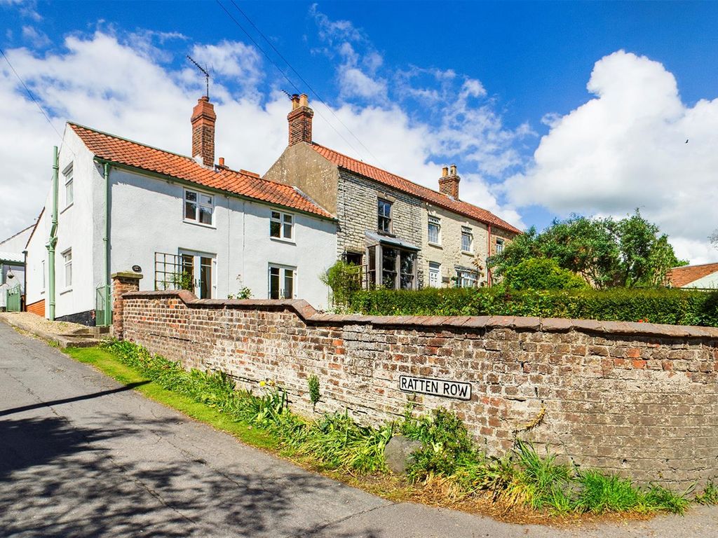 2 bed end terrace house for sale in Ratten Row, Langtoft, Driffield
