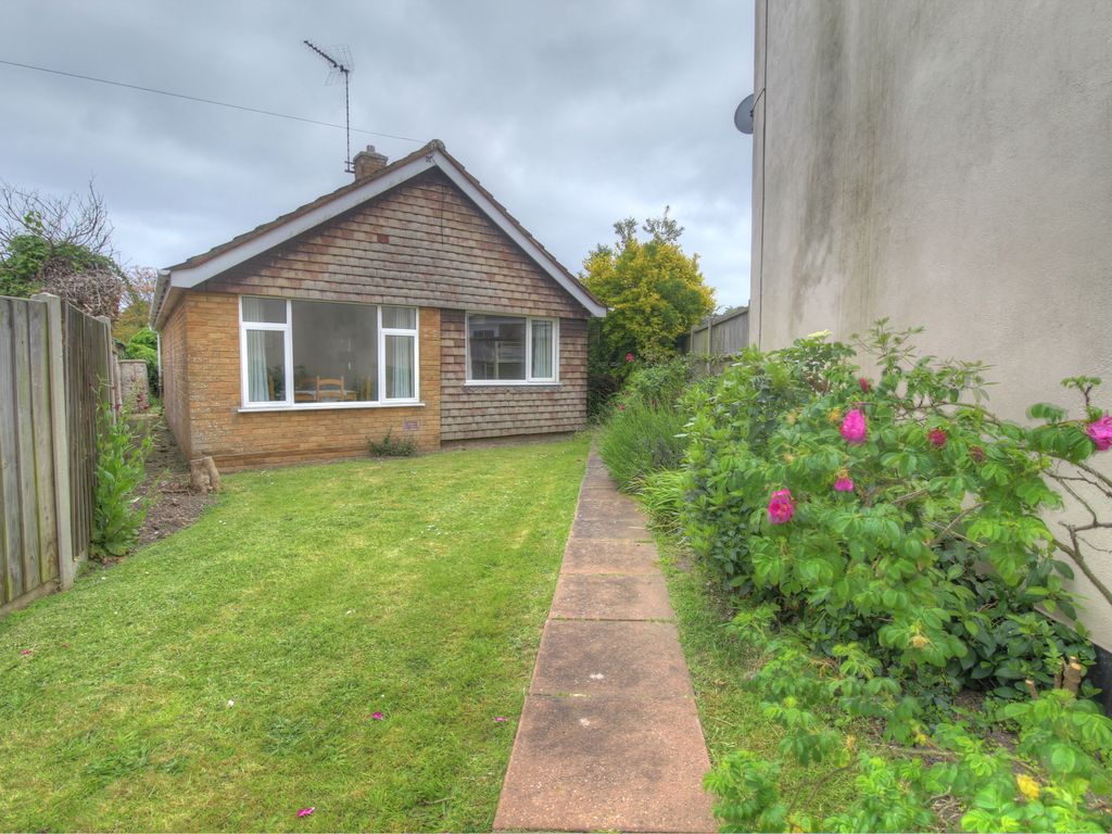 2 bed detached bungalow for sale in London Road, Pakefield, Lowestoft NR33 Zoopla