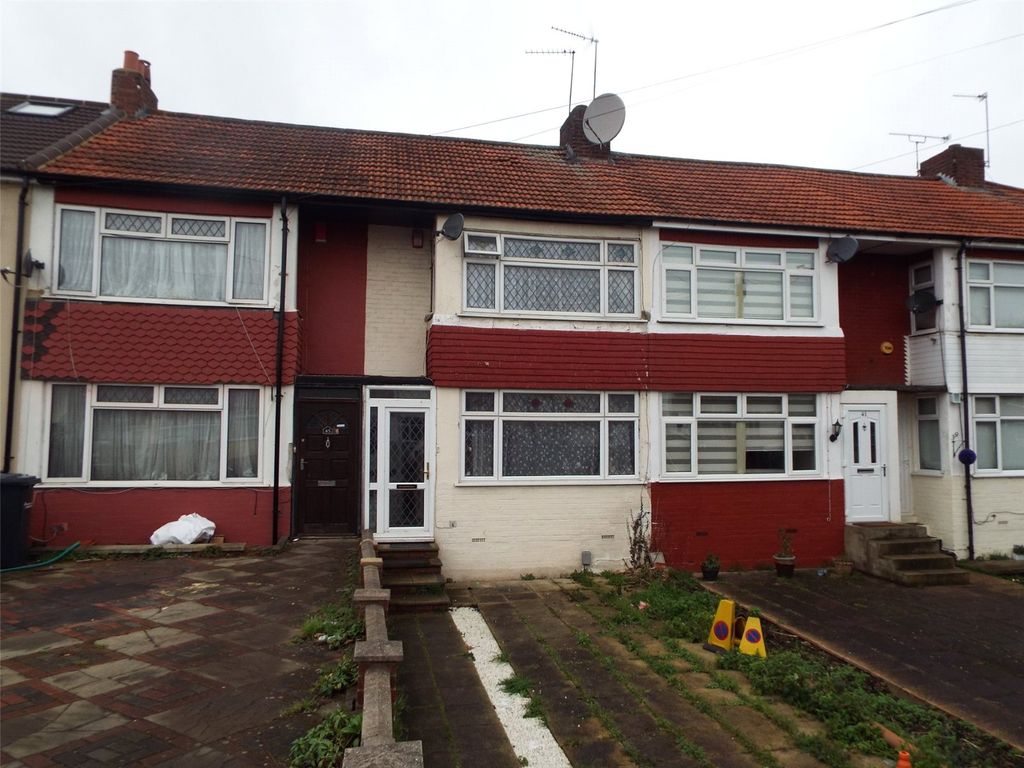 2 bed terraced house for sale in Queens Drive, Waltham Cross