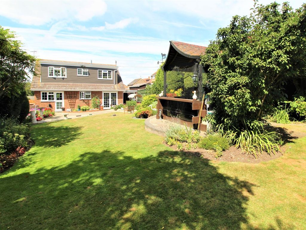 3 bed property for sale in Whybornes Chase, Minster On Sea, Sheerness