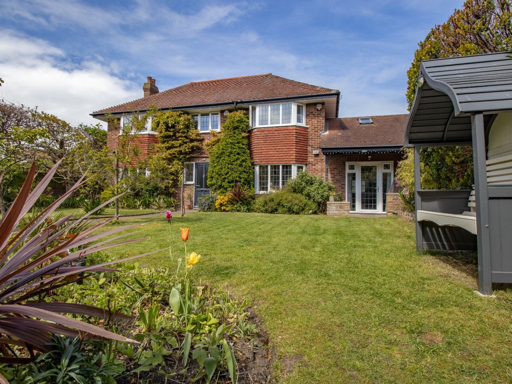 5 bed detached house for sale in The Avenue, Sheringham NR26, £795,000
