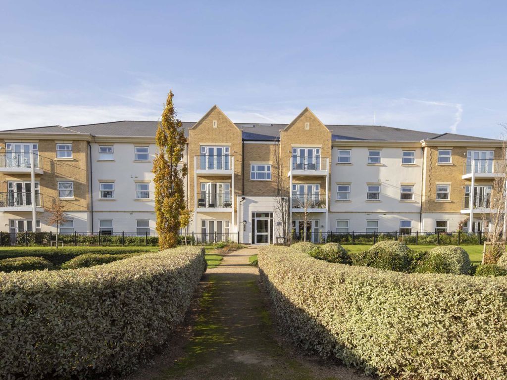 2 bed flat for sale in Roper Crescent, SunburyOnThames TW16 Zoopla