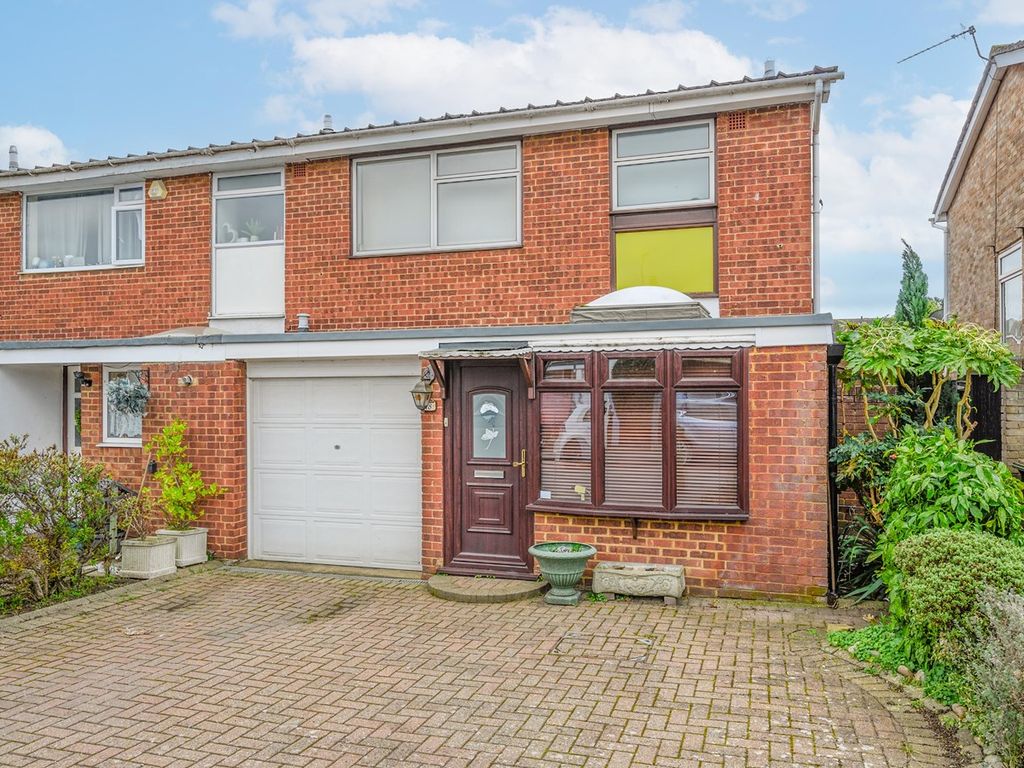 3 bed end terrace house for sale in Montague Close, WaltonOnThames