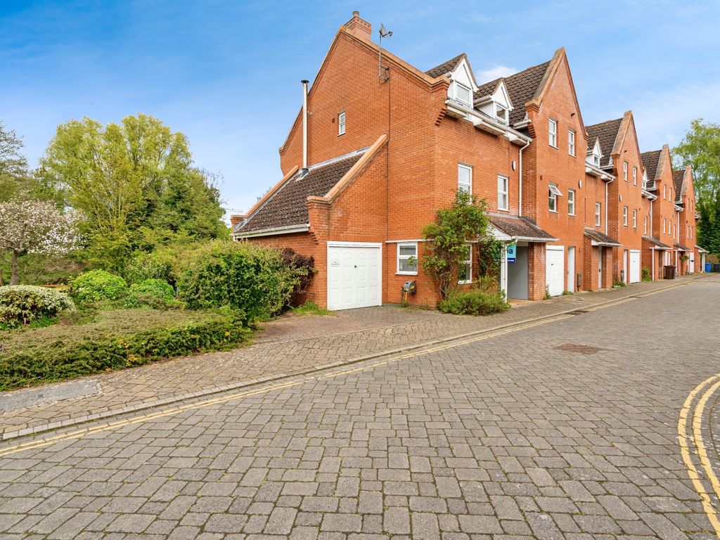 6 bed end terrace house for sale in Old Laundry Court, Norwich NR2, £