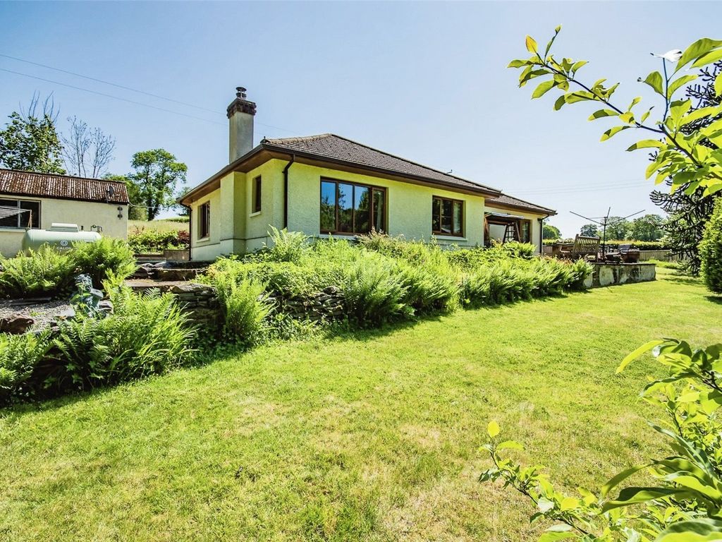 3 bed bungalow for sale in Llanwnnen, Lampeter SA48 Zoopla