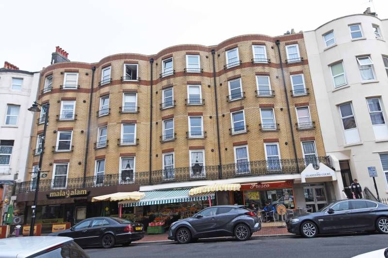 2 bed flat to rent in Terminus Road, Eastbourne BN21 Zoopla