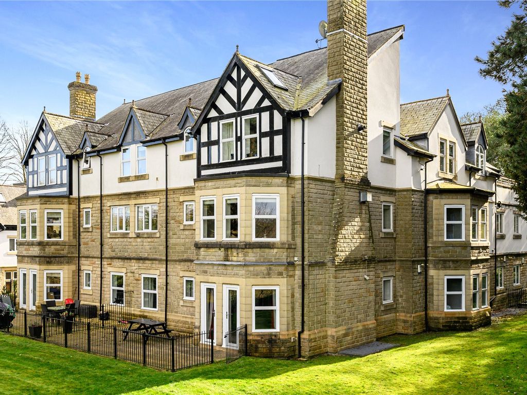 3 bed flat for sale in Apartment 17, Park Avenue, Roundhay, Leeds, West