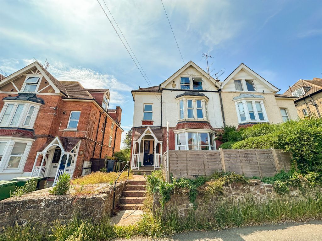 3 bed flat for sale in Manor Road, BexhillOnSea TN40 Zoopla