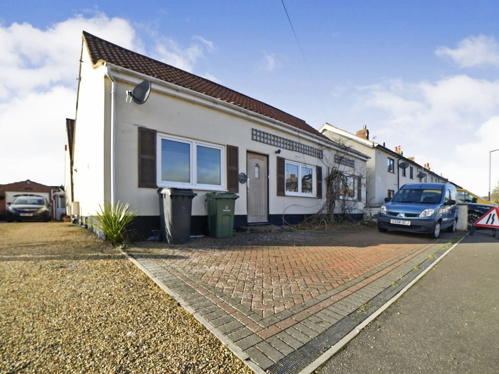 3 bed semidetached bungalow for sale in Leys Lane, Attleborough NR17