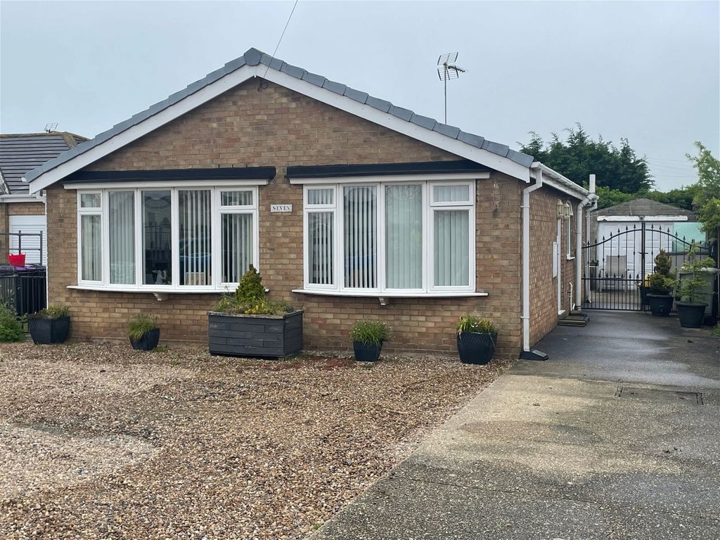 2 bed bungalow for sale in Hurdman Way, Ingoldmells, Skegness