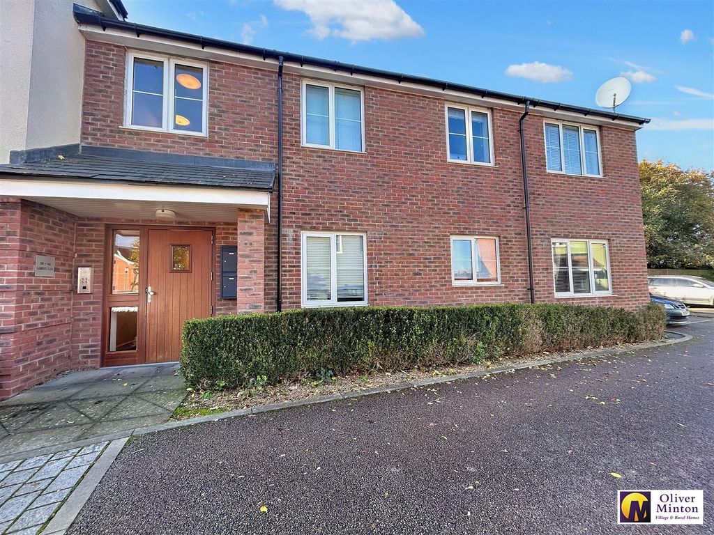 2 bed flat for sale in Clements Close, Puckeridge, Ware SG11, £125,000