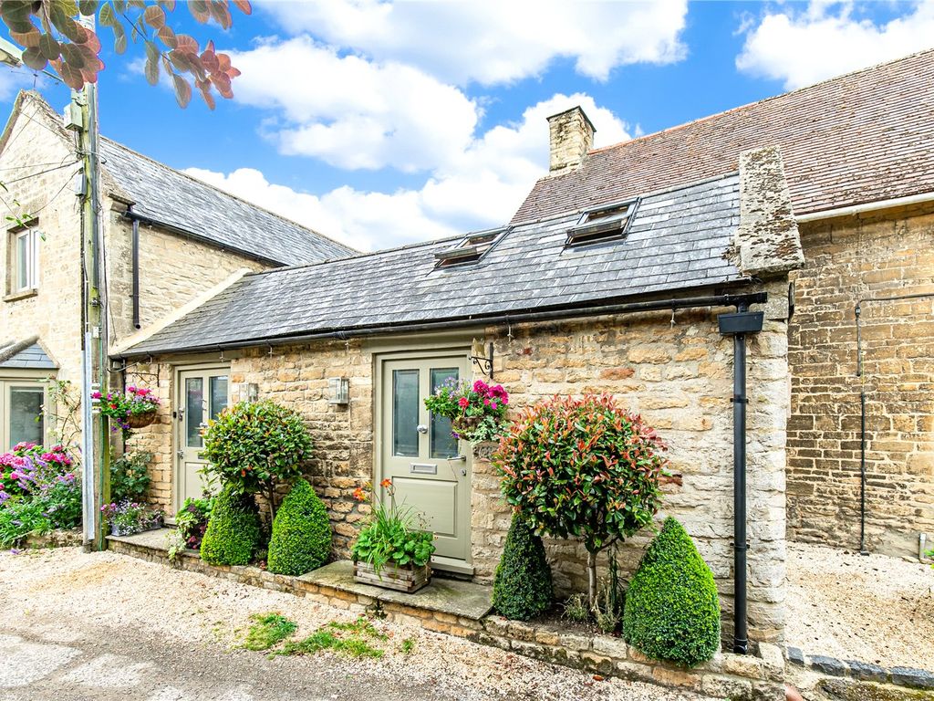 3 bed semidetached house for sale in The Terrace, MiltonUnder