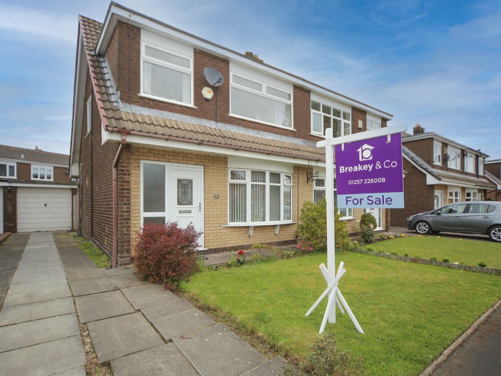3 bed semidetached house for sale in Robin Hill Drive, Standish, Wigan