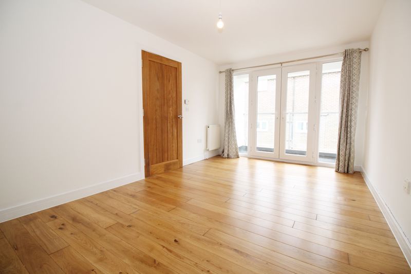 2 bed flat to rent in London Road, East Grinstead RH19 Zoopla