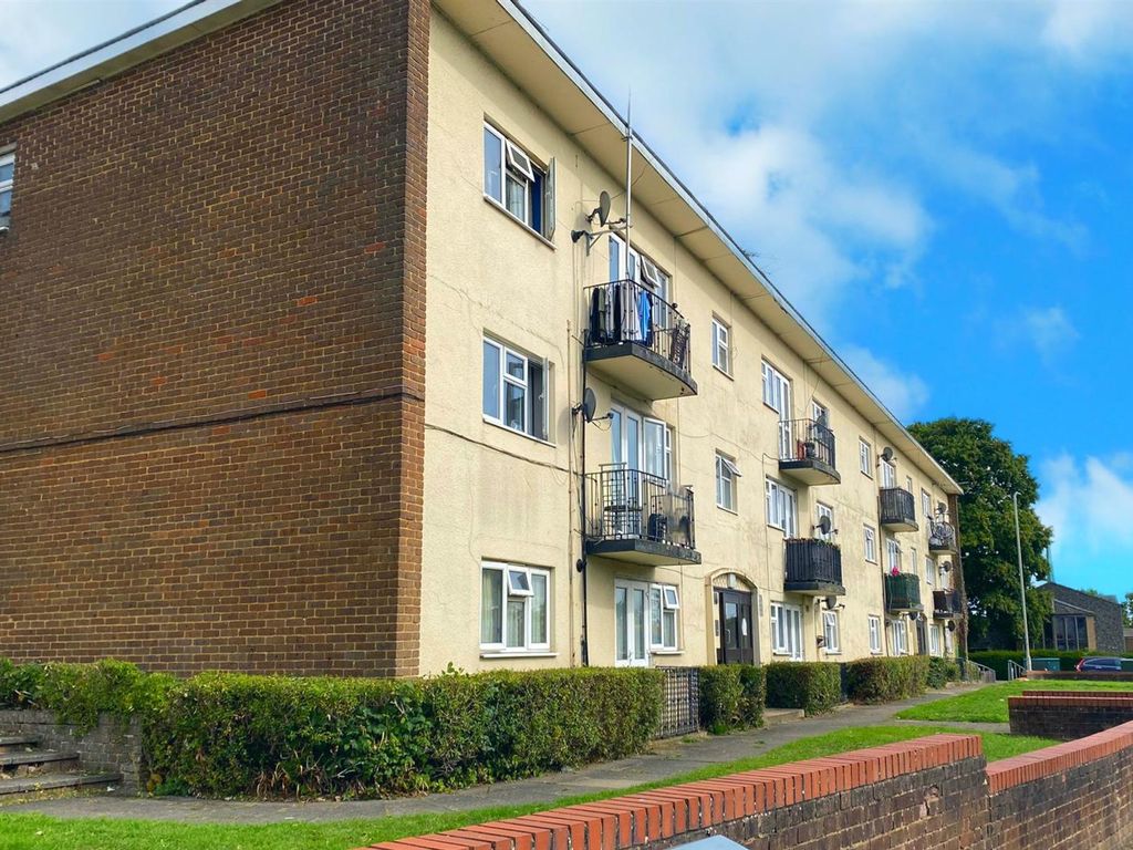 3 bed flat for sale in Long Chaulden, Hemel Hempstead HP1 Zoopla