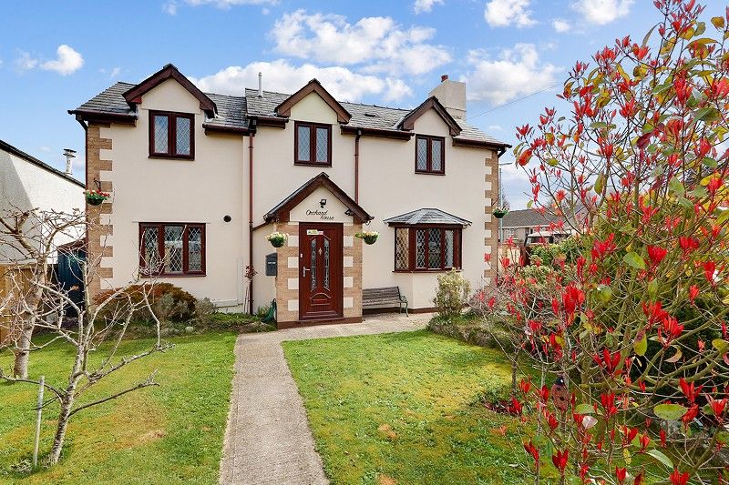 3 bed detached house for sale in Park Road, Berry Hill, Coleford