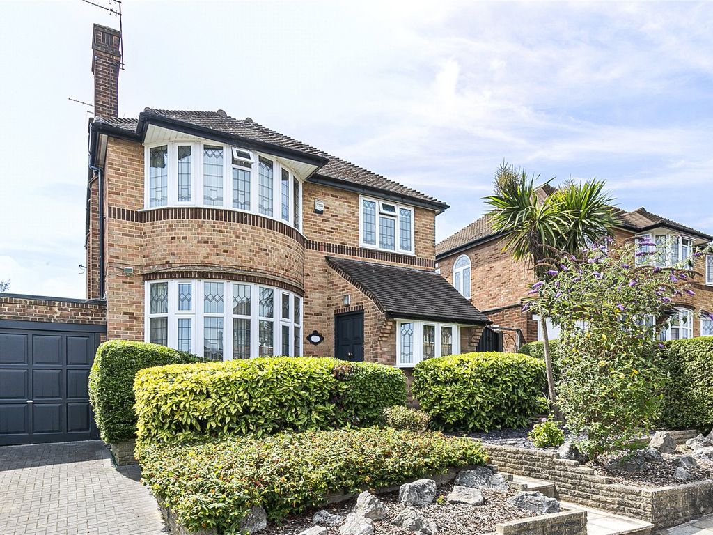 4 bed linkdetached house for sale in Southover, Woodside Park, London
