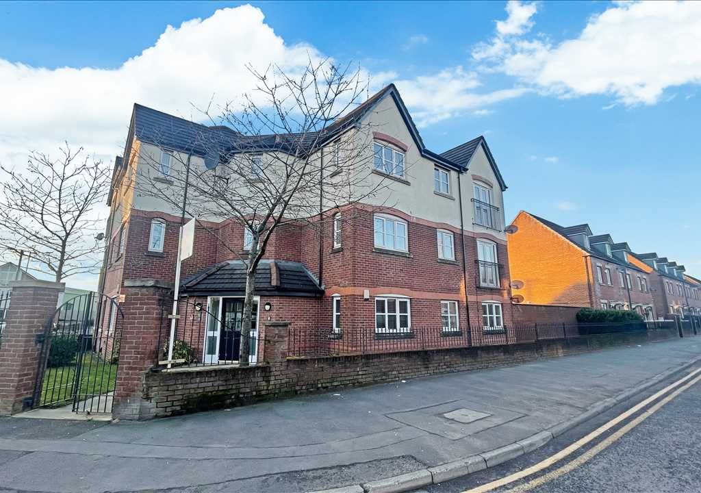 2 bed flat for sale in Church Street, Westhoughton, Bolton BL5, £