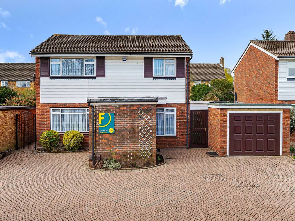 4 bed detached house for sale in Teynham Green, Bromley BR2, £750,000