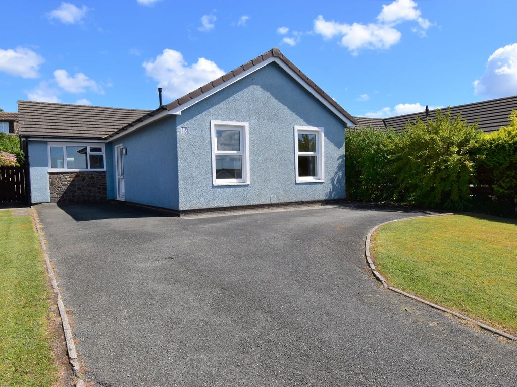 3 bed detached bungalow for sale in Millfields Close, Pentlepoir