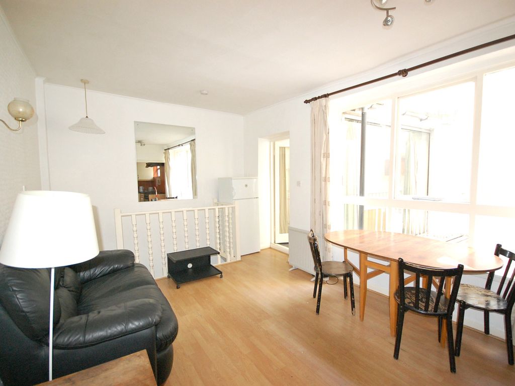 3 bed flat to rent in Leinster Gardens, London W2, £2,600 pcm Zoopla