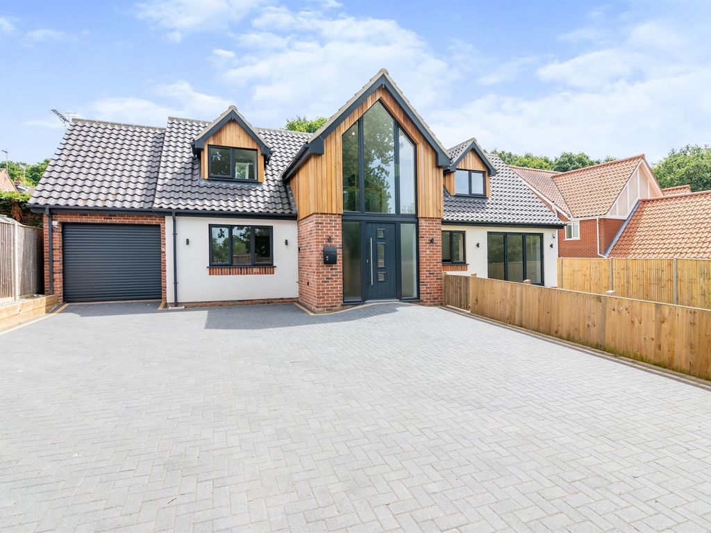 5 bed detached house for sale in Yarmouth Road, Lowestoft NR32 Zoopla