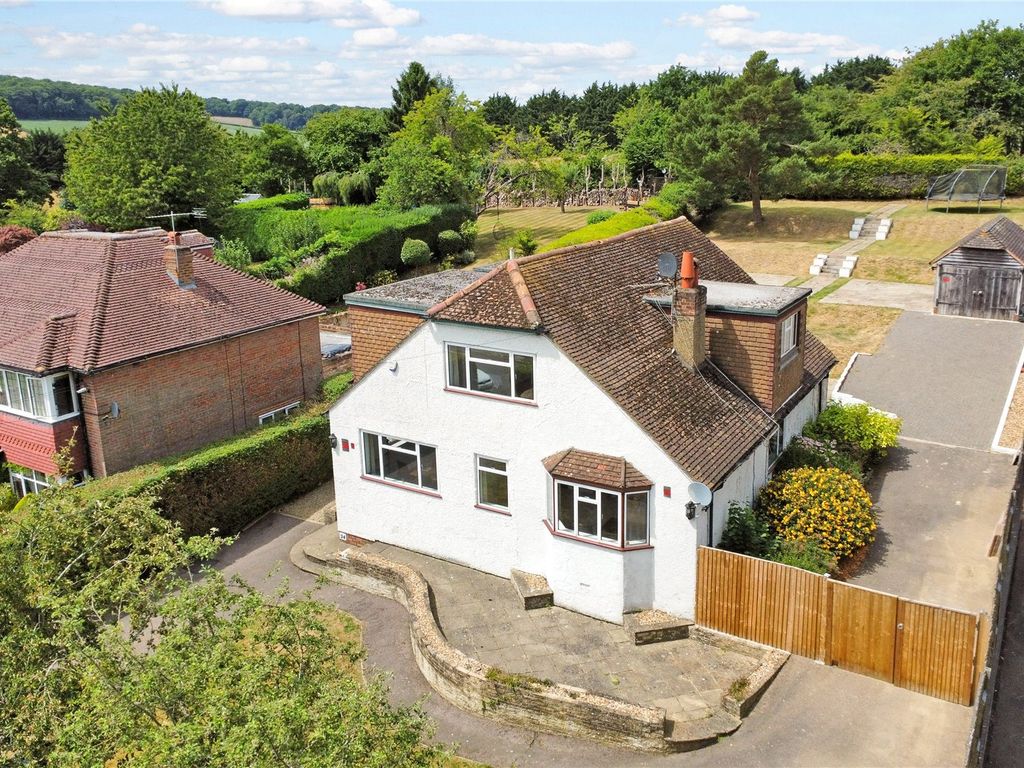 4 bed detached house for sale in Willow Lane, Amersham, Buckinghamshire