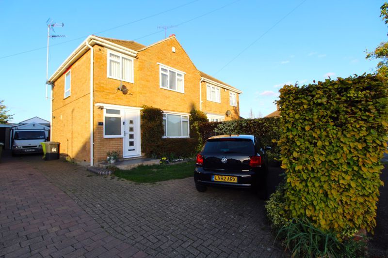 3 bed semidetached house for sale in Cranbrook Drive LU3 Zoopla