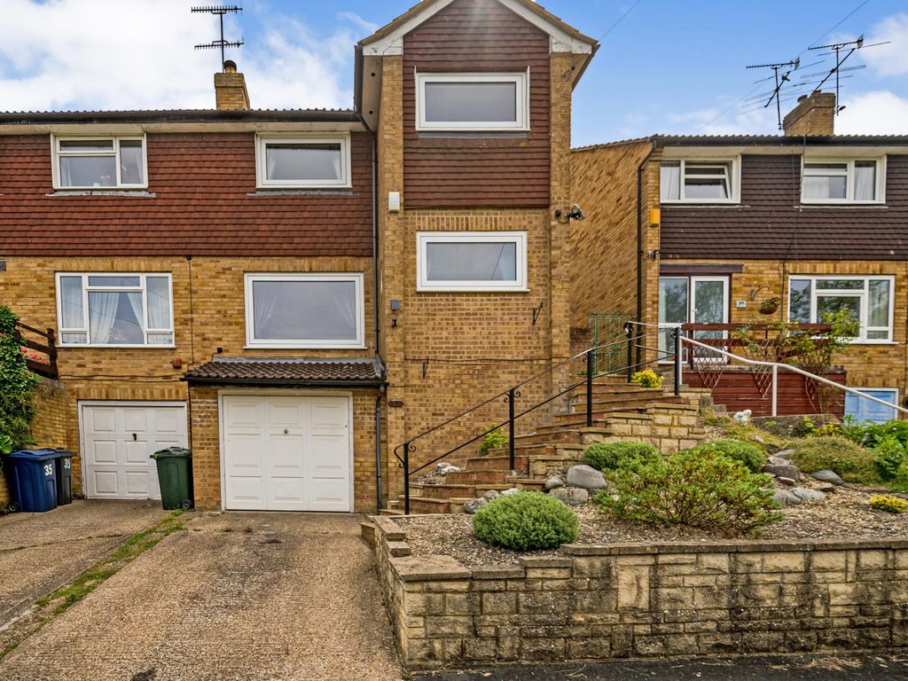 3 bed semidetached house for sale in Carisbrooke Avenue, High