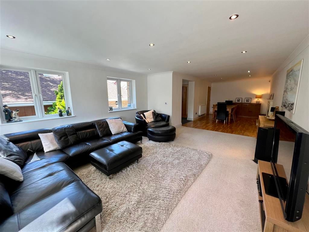 3 bed detached house for sale in Pescot Avenue, New Barn, Longfield
