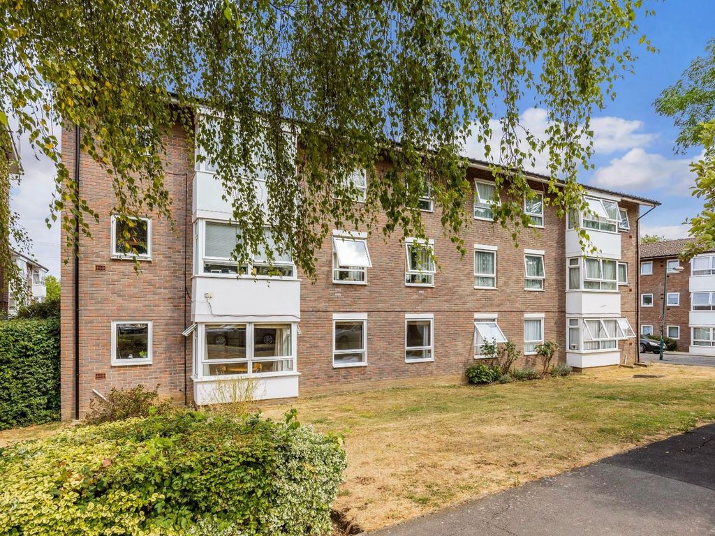 2 bed flat for sale in Carters Close, Worcester Park KT4 Zoopla