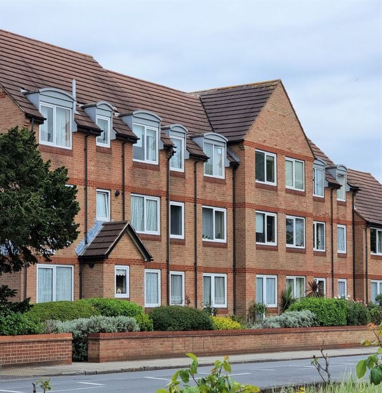 1 bed flat to rent in Home Heather House, Beehive Lane, Gants Hill IG4