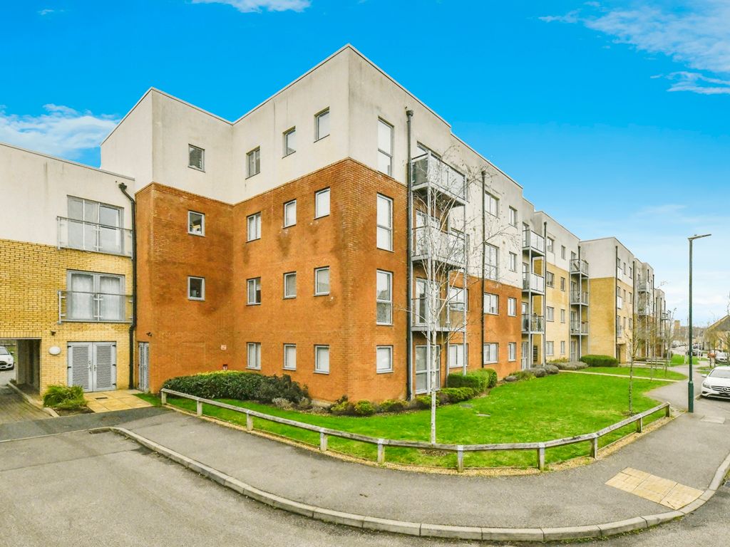 2 bed flat for sale in Admiral Drive, St, Hertfordshire SG1, £220,000