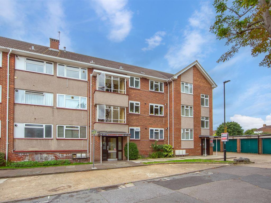 Alexandra Court, Chase Road, Oakwood N14  