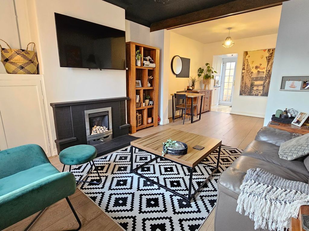 2 bed end terrace house for sale in London Road, Sleaford NG34, £