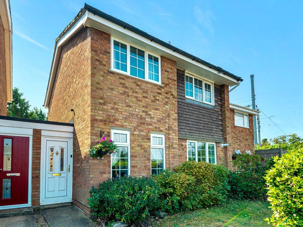 3 bed semidetached house for sale in St Andrews Close, Flitwick MK45