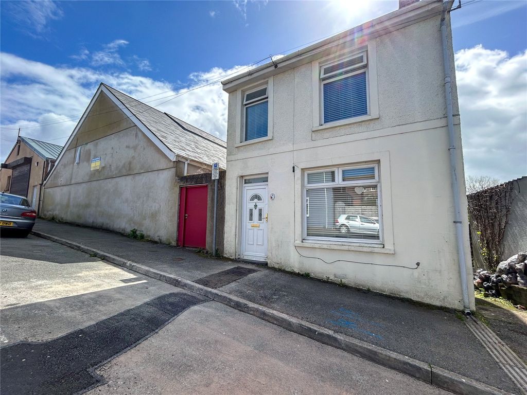 3 bed detached house for sale in Robert Street, Milford Haven, Pembrokeshire SA73, £140,000 Zoopla