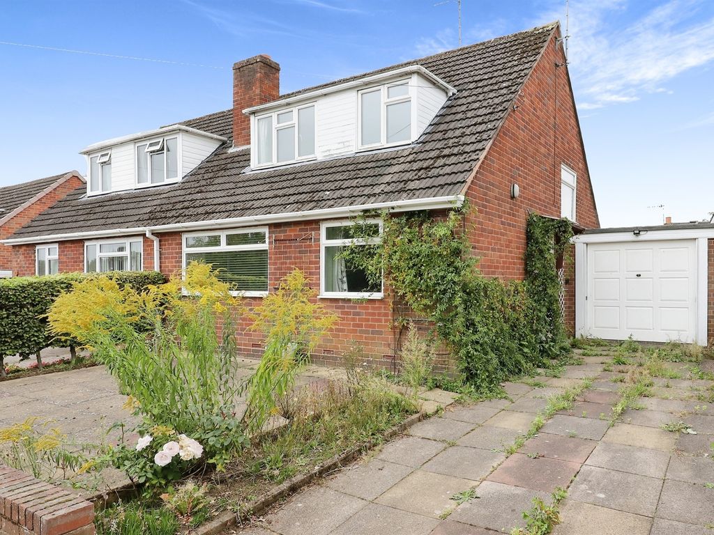 3 bed semidetached bungalow for sale in Holmcroft Road, Kidderminster