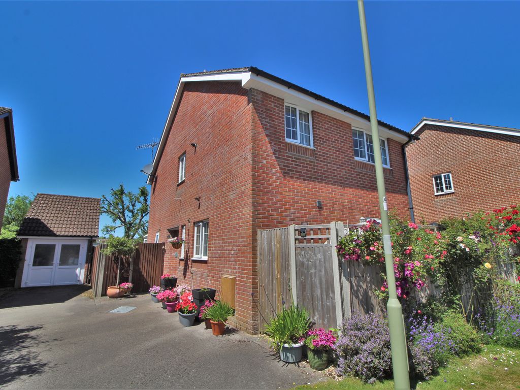 4 bed detached house for sale in Northfield Close, Clanfield