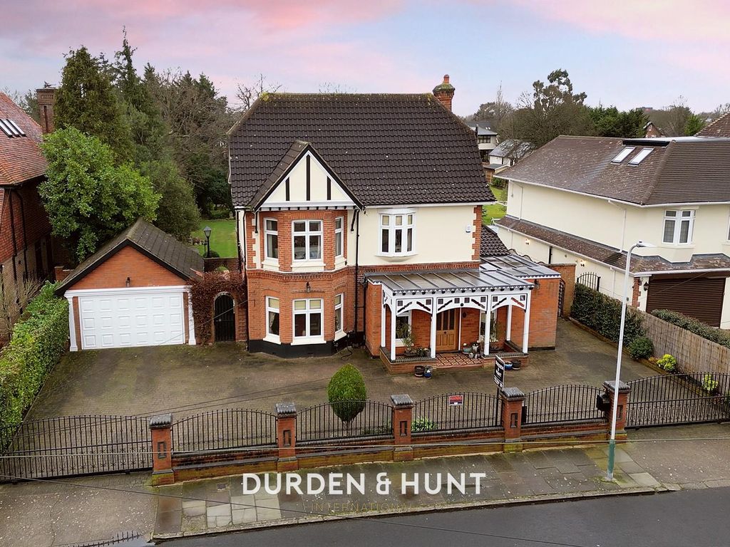4 bed detached house for sale in Ernest Road, Emerson Park, Hornchurch