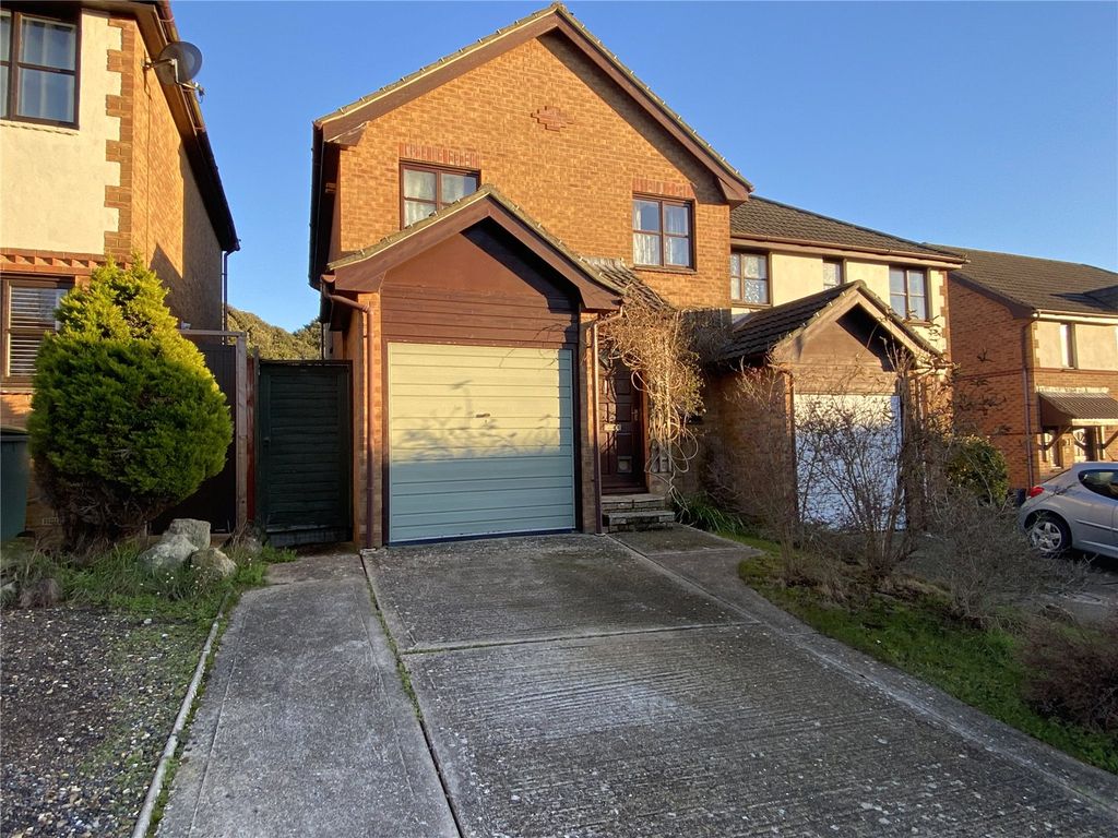 3 bed semidetached house for sale in Fairfield Gardens, Sandown, Isle