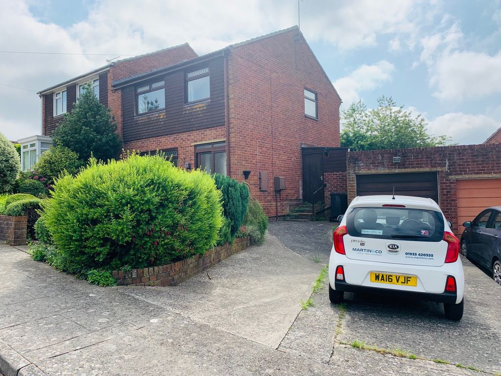 3 bed semidetached house to rent in Folly Fields, Yeovil Marsh, Yeovil