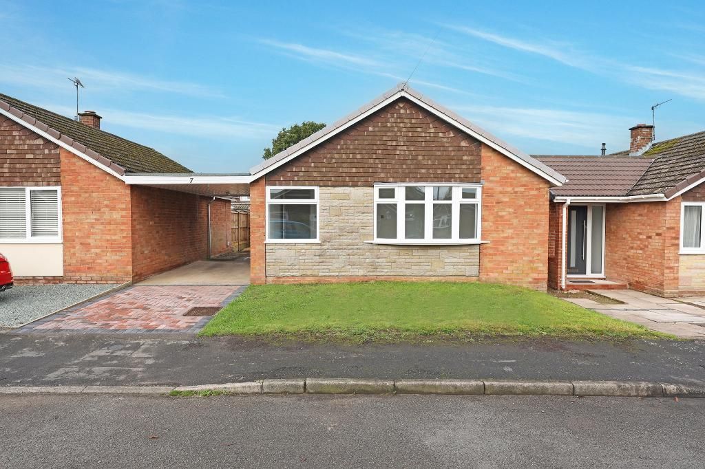 2 bed detached bungalow for sale in Fraser Close, Stone, Staffordshire