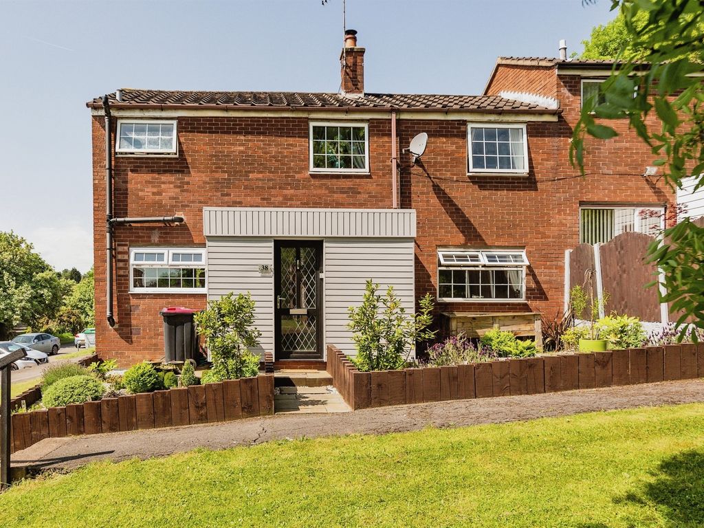 3 bed semidetached house for sale in Roughwood Way, Wingfield