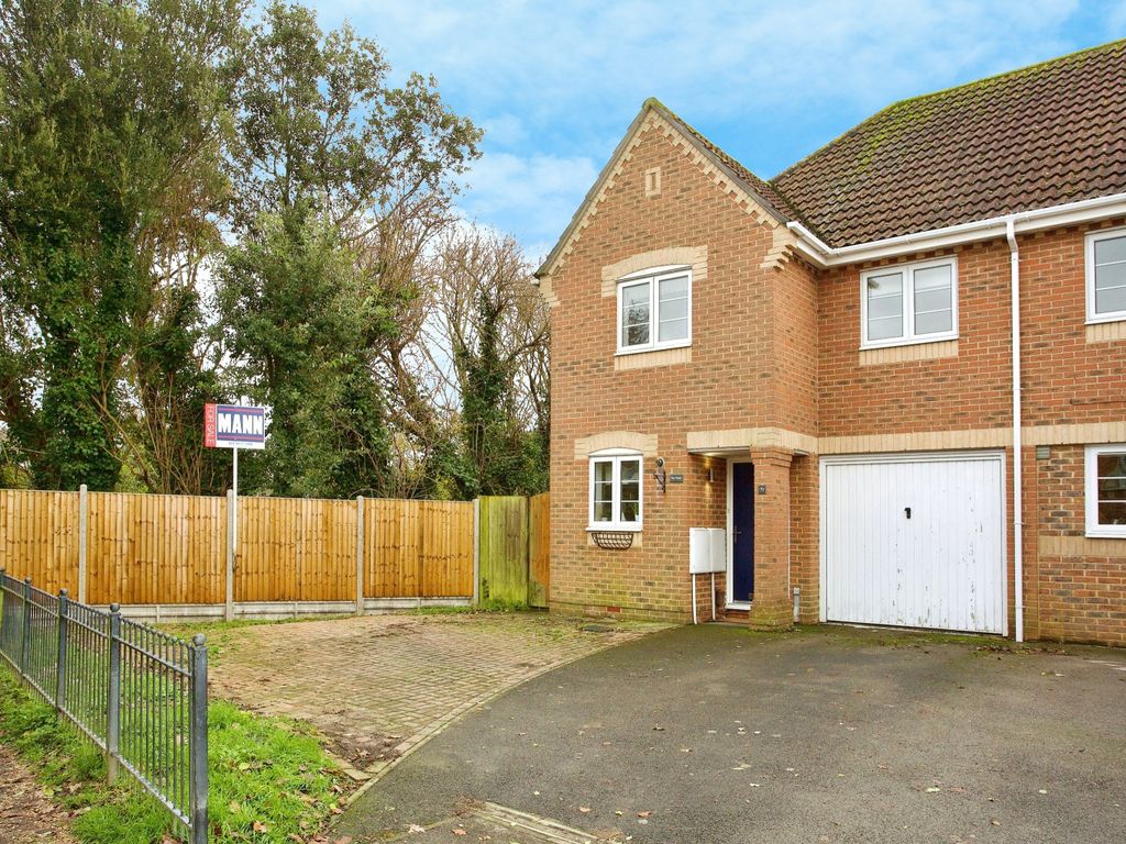 3 bed end terrace house for sale in Watersmeet, Fareham, Hampshire PO16